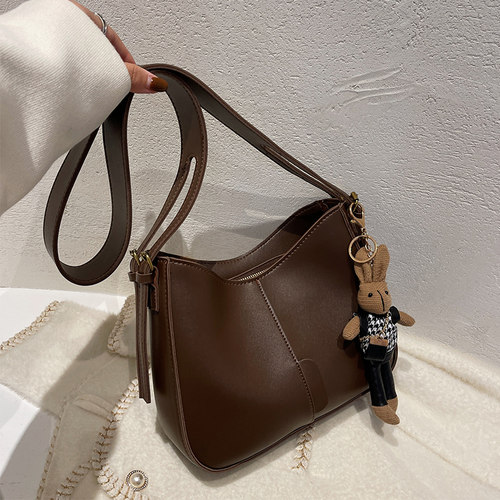 高级感小众设计单肩水桶包