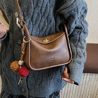 时尚百搭精致简约单肩斜挎皮质高级感气质通勤2025秋季女式小方包