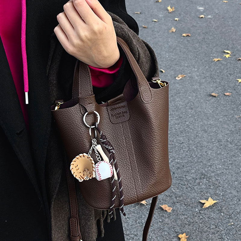 2060手拎时尚休闲水桶包