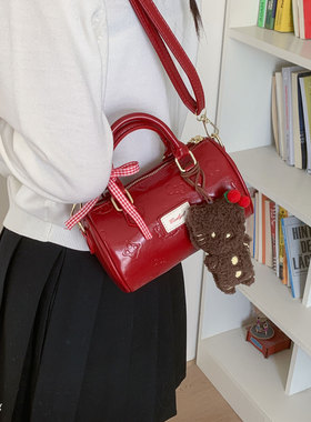 红色韩系波士顿包女2026新款手提包通勤百搭斜挎包小众设计单肩包