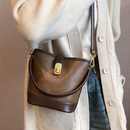 2060简约百搭单肩斜挎包