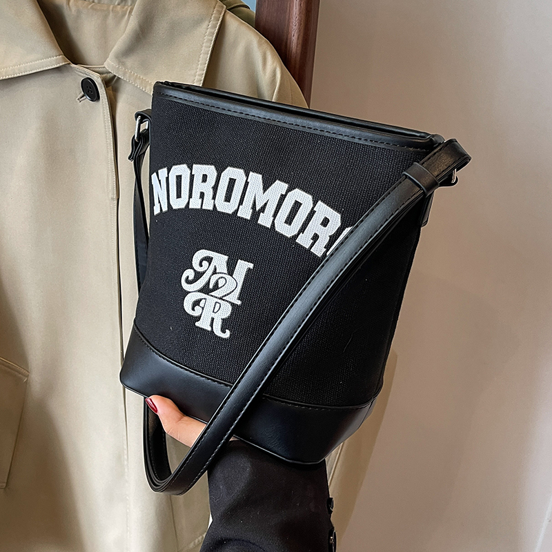 2060时尚休闲百搭水桶包