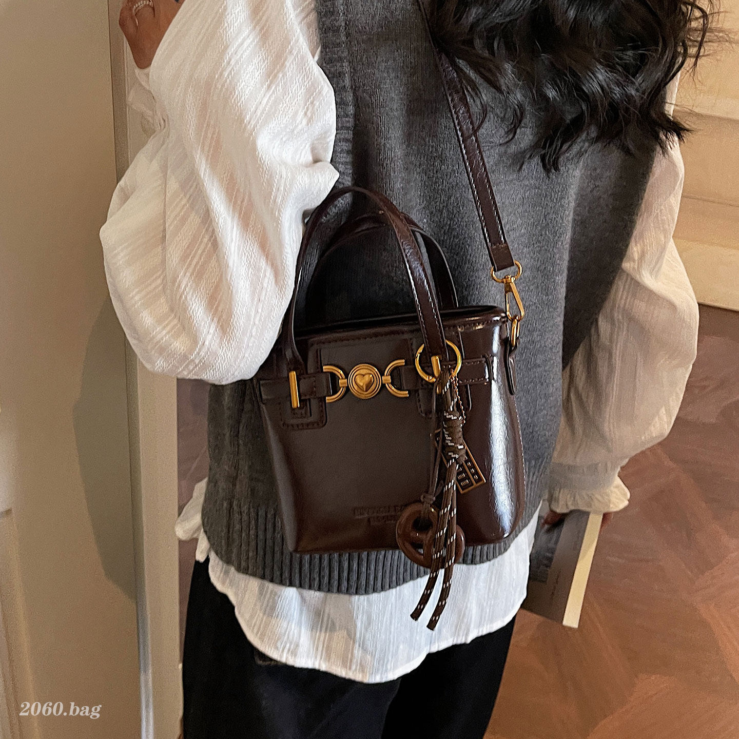 高级感水桶包女2025新款时尚手提斜挎包百搭迷你单肩包韩风ins冬,箱包皮具/热销女包/男包,水桶包,淘宝优惠券,粉丝福利购,淘宝优惠卷