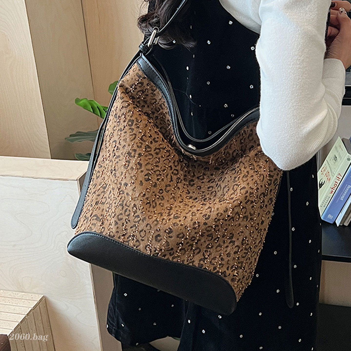 时尚精致单肩斜挎豹纹气质高颜值洋气通勤2025冬季女式水桶包包