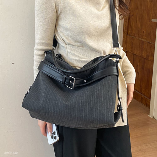 简约高级感精致条纹2026女秋季新款大容量通勤单肩手提斜跨托特包