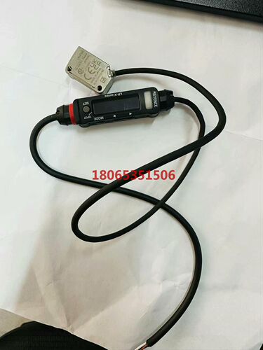 基恩士LR-X100激光传感器成色好750有一