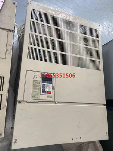安川F7变频器CIMR-F7B4160现货测试好160KW3