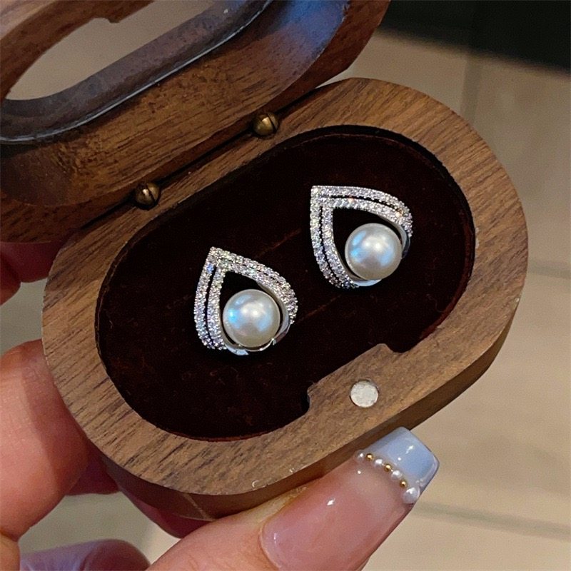 法式水钻白色珍珠耳钉女小巧精致感耳环2025新款爆款秋冬耳饰,饰品/流行首饰/时尚饰品新,耳环,淘宝优惠券,粉丝福利购,淘宝优惠卷