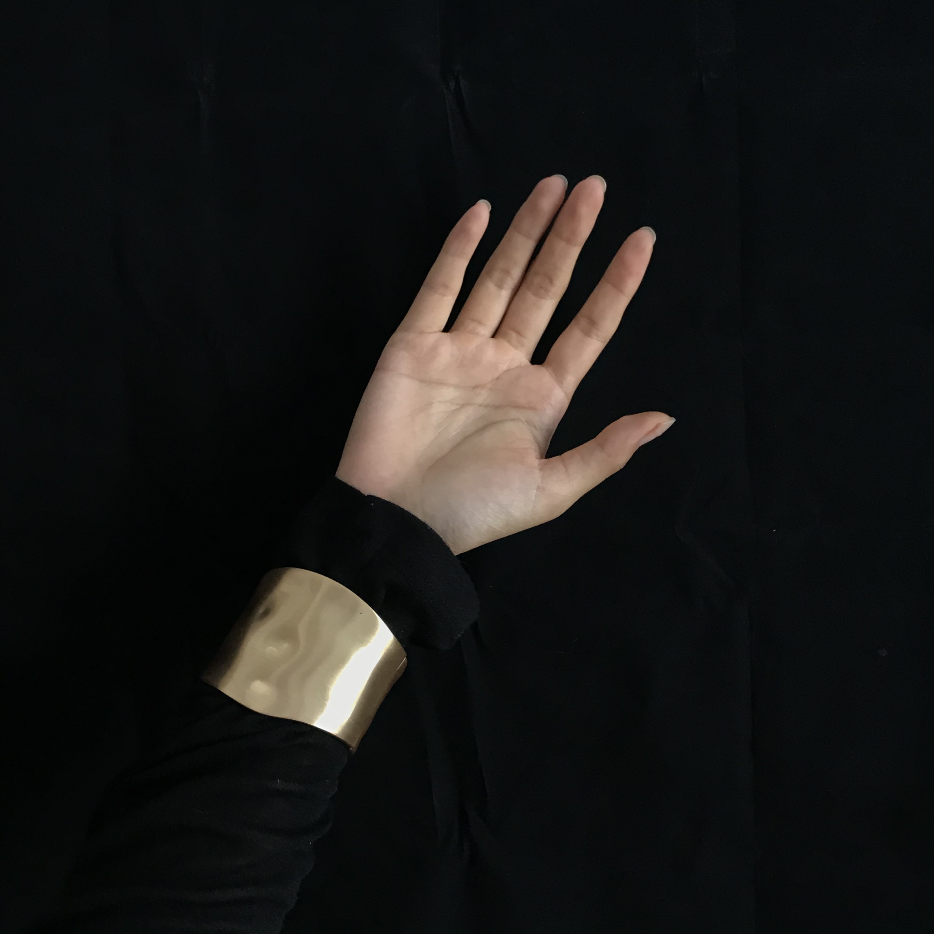 三环路简约女金属波纹宽手镯