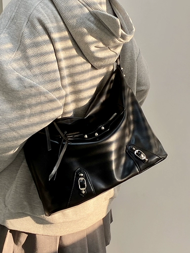 鹿子 Вместительная и большая сумка на одно плечо