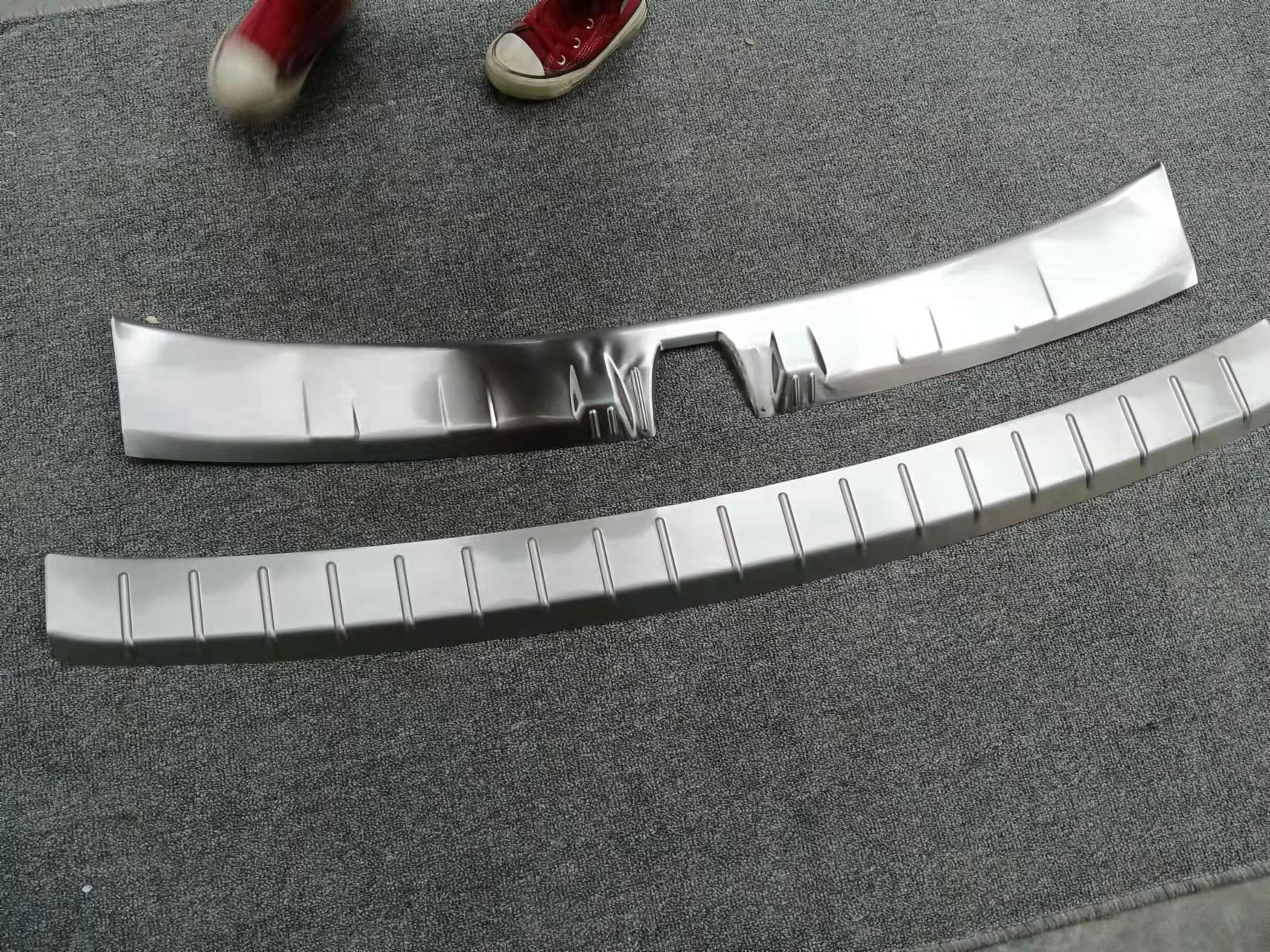 护板亮条加装纳智捷尾门后杠踏板