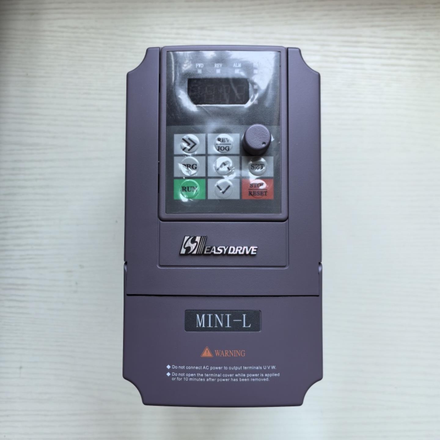 易驱变频器MINI-L-4T0015M三相380V调速控制器S-2S0007M单相询价