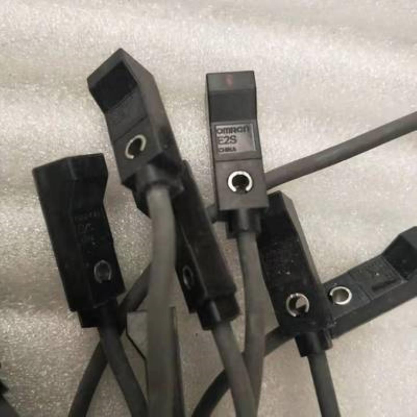 原装拆机欧姆龙OMRON接近开关传感器E2S-Q23 现货 包好询价