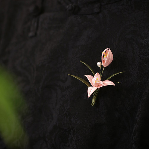 国风手工缠花粉色兰花朵胸针旗袍