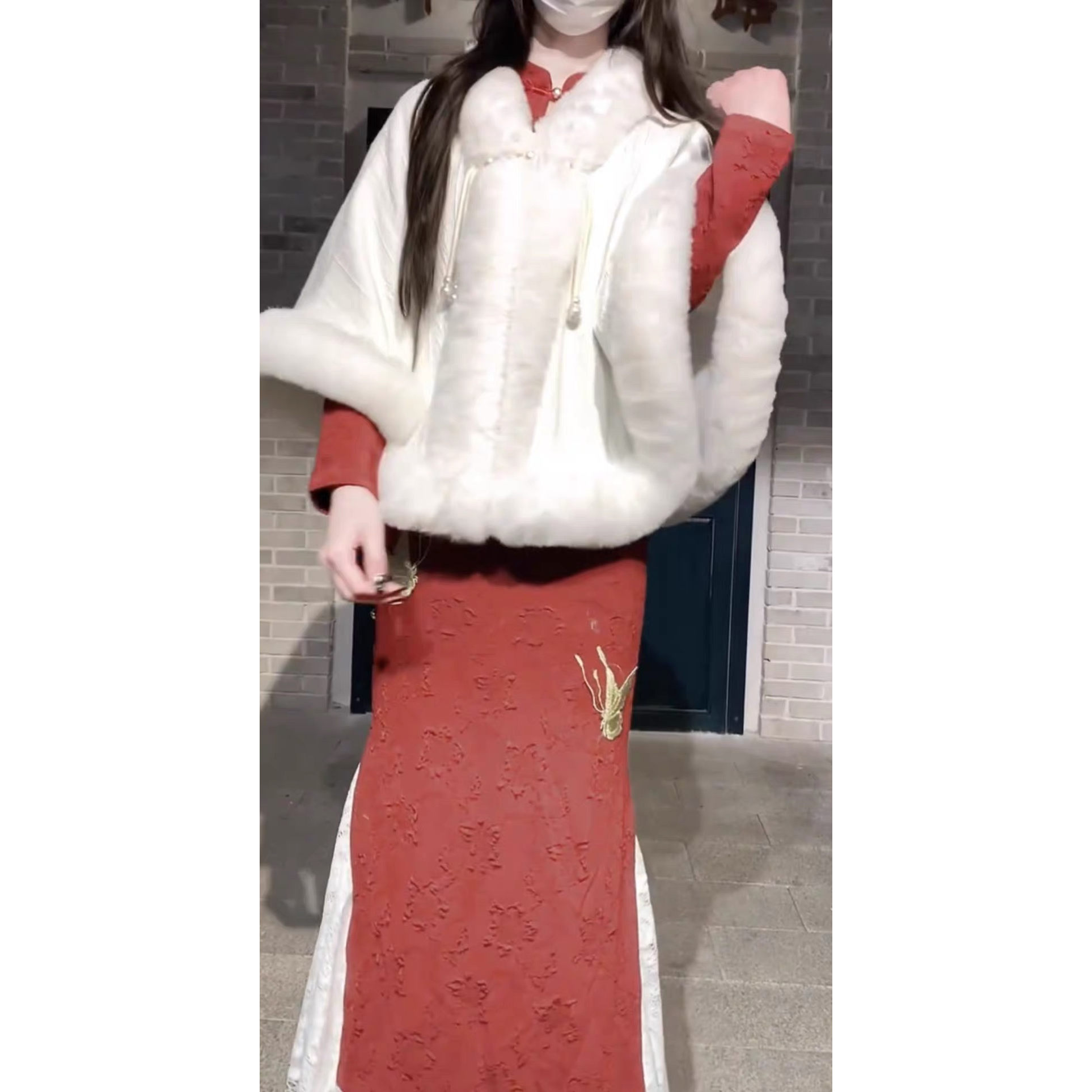 千金风白色毛绒披肩斗篷女秋冬保暖针织外搭毛衣