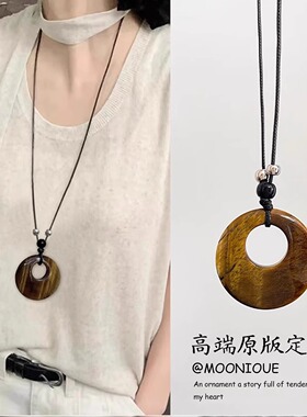 新中式复古棕色虎眼石吊坠长项链女2025新款小众高级感毛衣链配饰