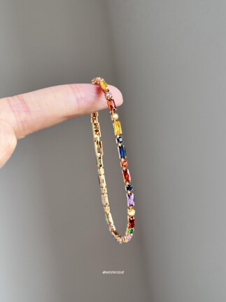 Dopamine Colored Zircon Sugar Cube Bracelet for Women, Spring and Summer Eye-Catching Niche Design, Exquisite and High-End Versatile Jewelry