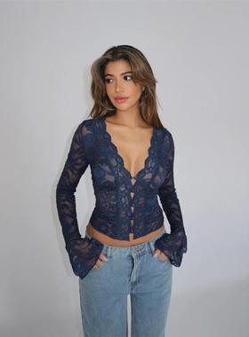 Slim fit collar lace long sleeved top 修身领蕾丝长袖上衣女