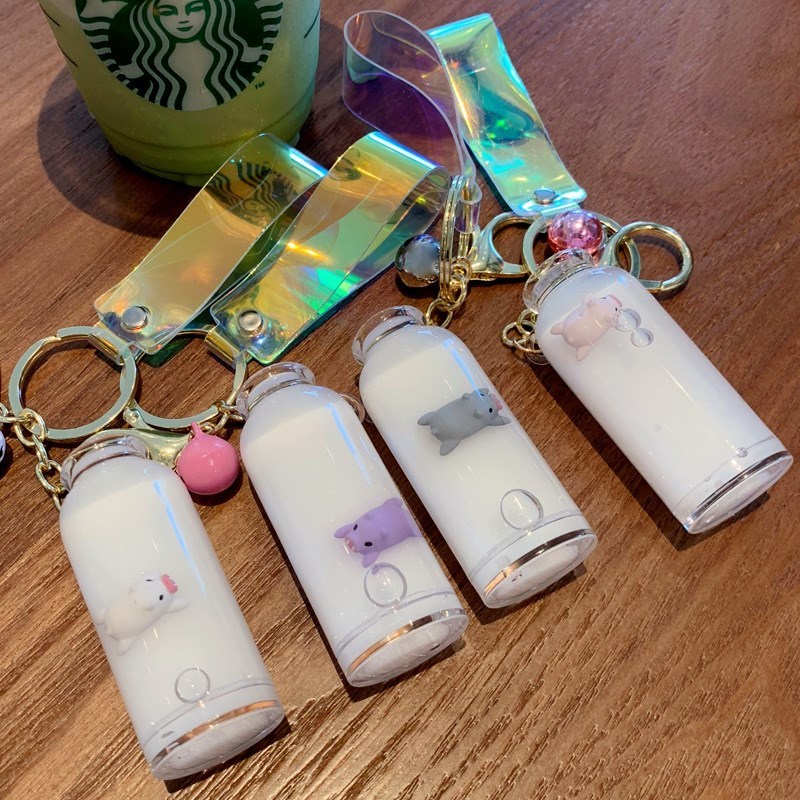 网红少女可爱创意漂浮小猪入油钥匙扣流沙液体猪猪牛奶瓶挂件