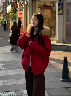 1688源选红色牛角扣短款羽绒服女2026冬季新款高级感白鸭绒外套