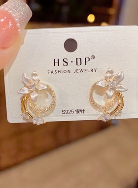 日韩时尚甜美百搭白色花瓣锆石圆环耳钉气质轻奢简约设计感耳环女