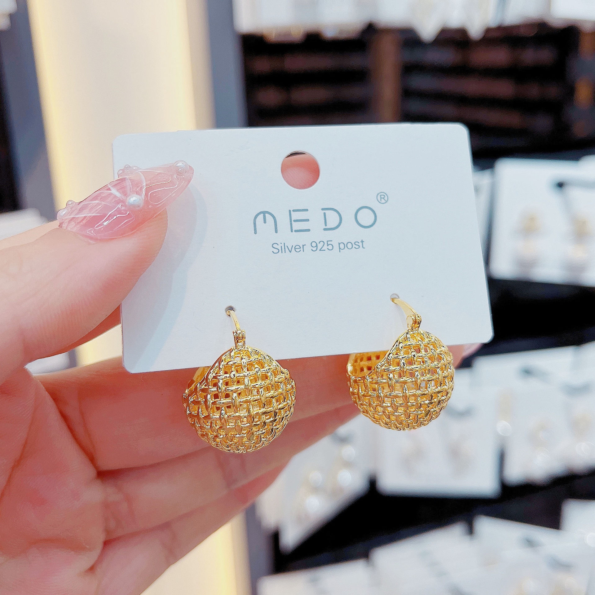 欧美新款时尚金属网格球球耳环感轻奢气质镂空耳扣精致冷淡风耳坠