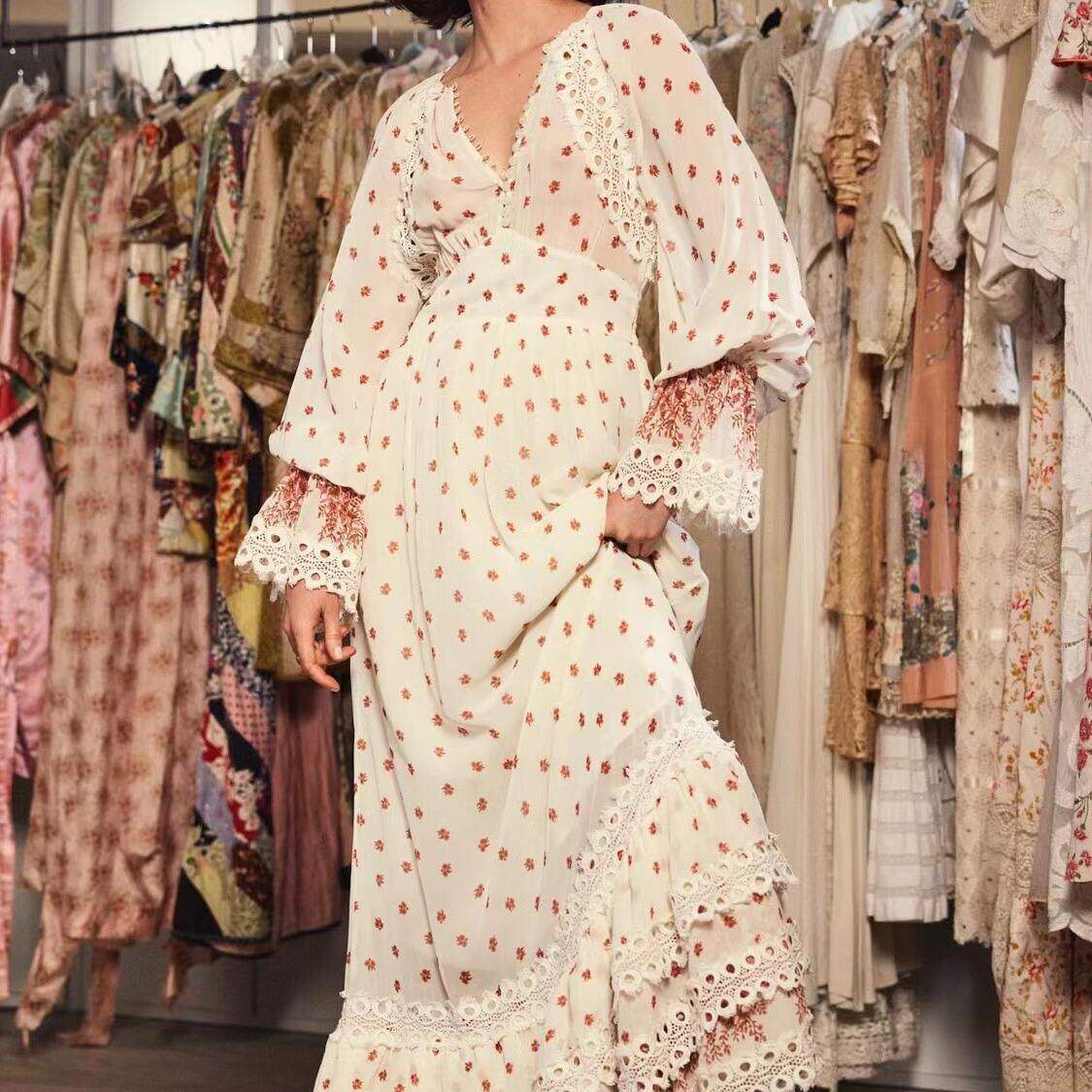 2023秋季法式风V领喇叭袖花边拼接收腰碎花长款连衣裙女涤纶广州