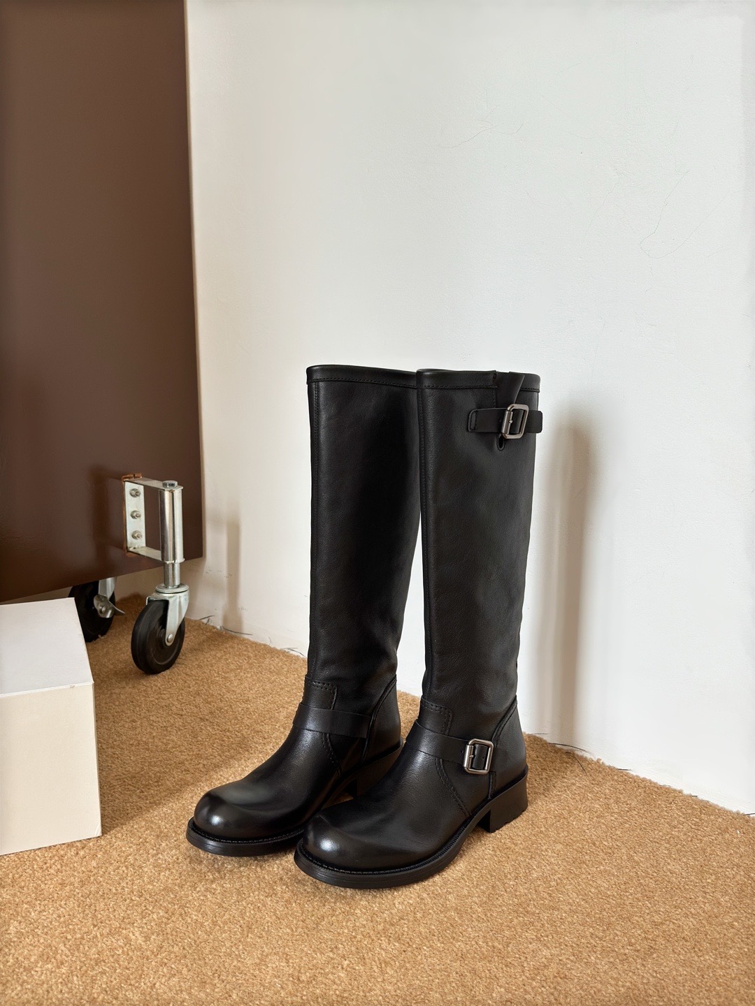 2025新款小众极简时尚百搭休闲鞋女鞋真皮长靴低跟