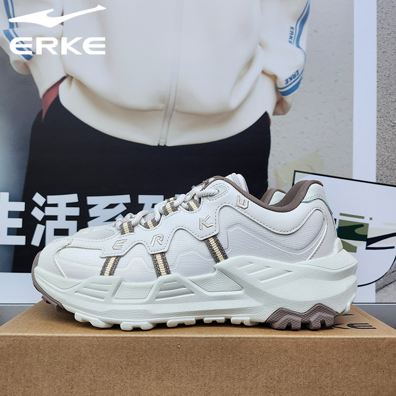 鸿星尔克冬季女子户外休闲运动鞋