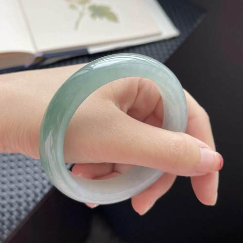 缅甸翡翠飘花玉手镯半山半水手镯油青贵妃镯白底青正圈玉镯送礼物