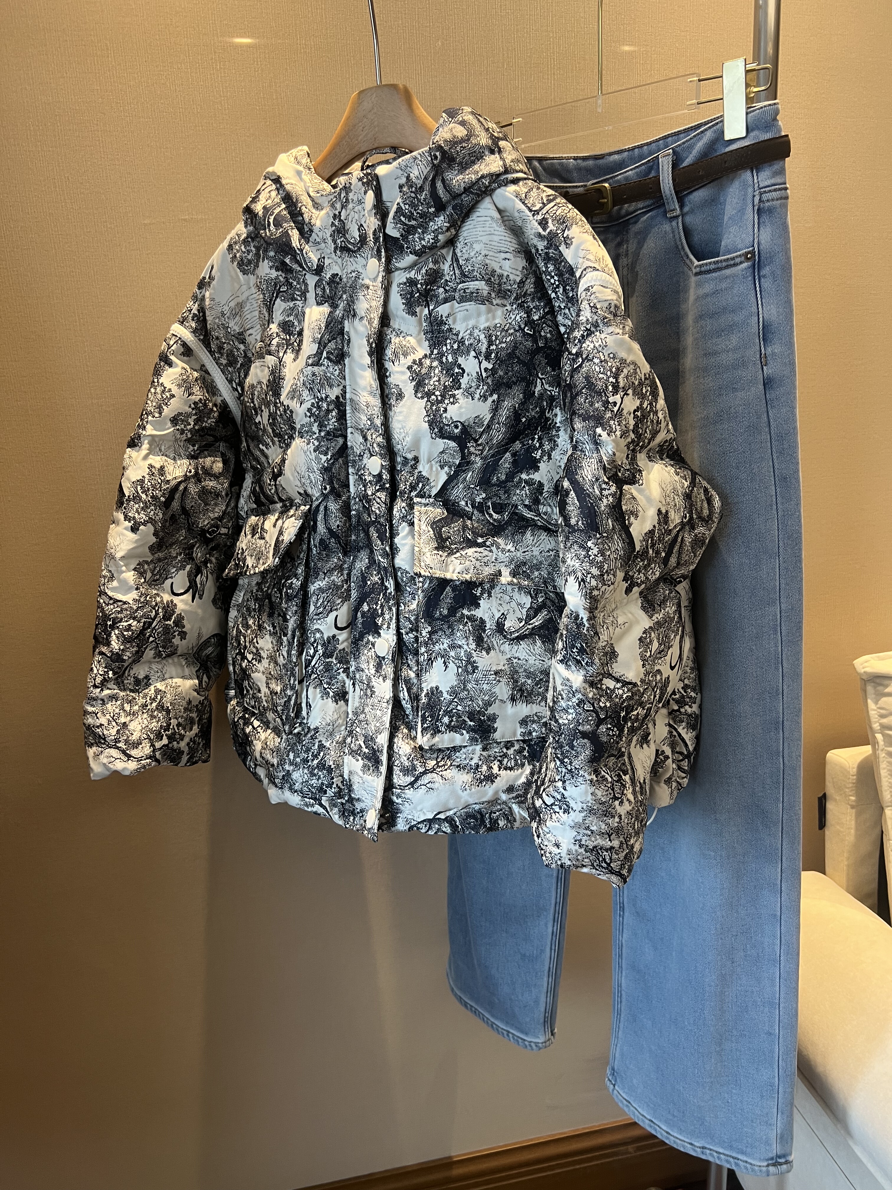 高品质提花面料动物图案女保暖羽绒服立领连帽拉链袖子可拆卸宽松