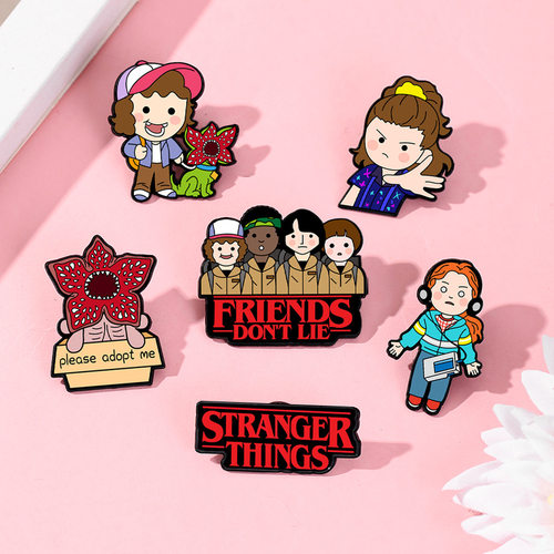 跨境动漫卡通系列怪奇物语StrangerThings徽章可爱风创意胸针书包