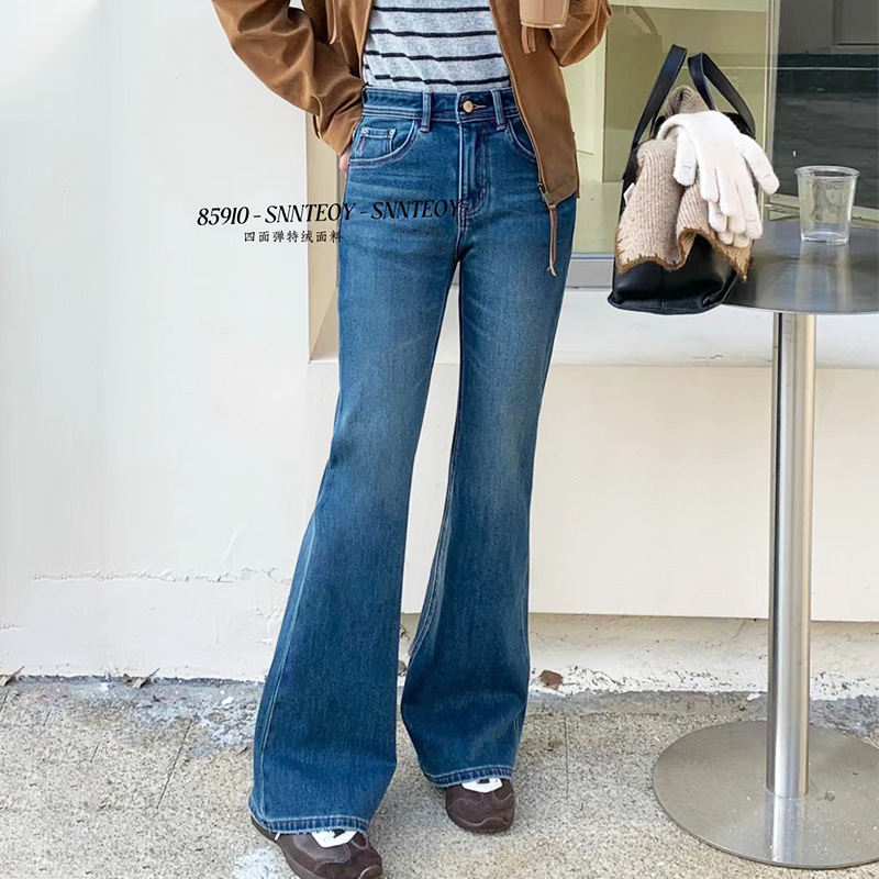 代嘉儿特绒微喇裤四面弹牛仔裤女