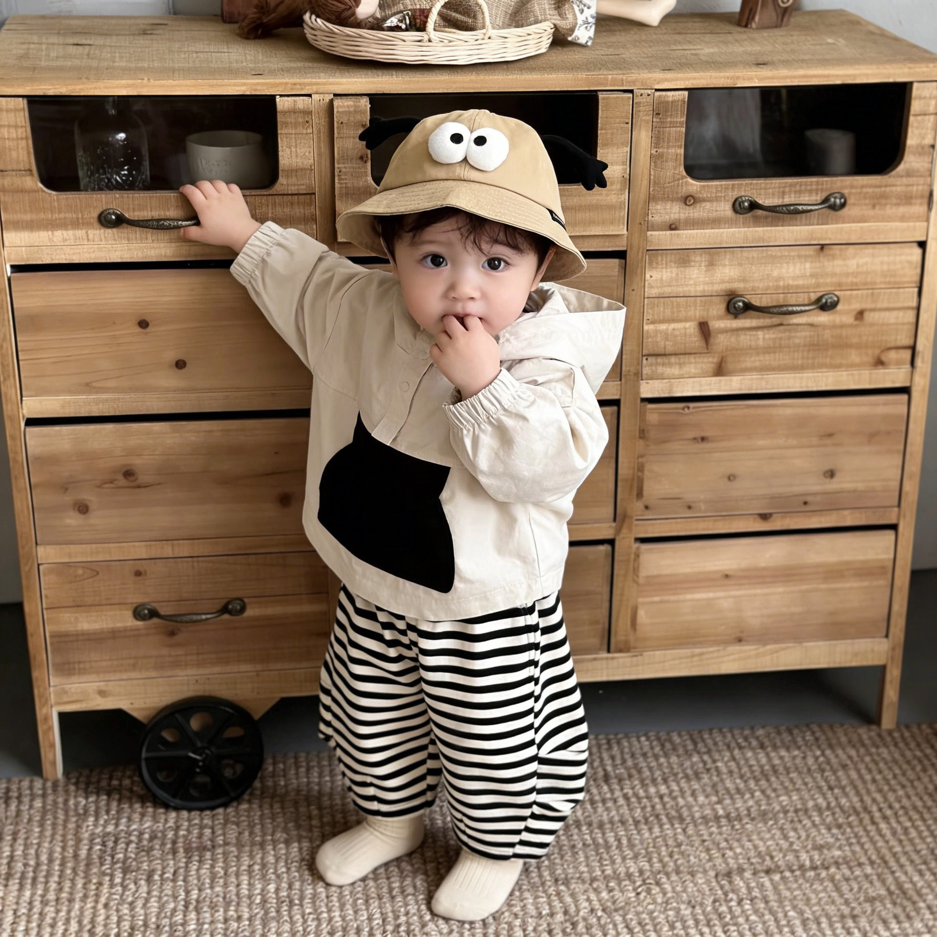 超萌韩系男宝宝小套装春秋季婴儿洋气连帽卫衣小童时尚条纹休闲裤