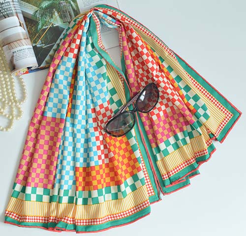 雪纺女士丝巾 经典格子手卷边正方形 围巾披肩职业OL通勤知性新款