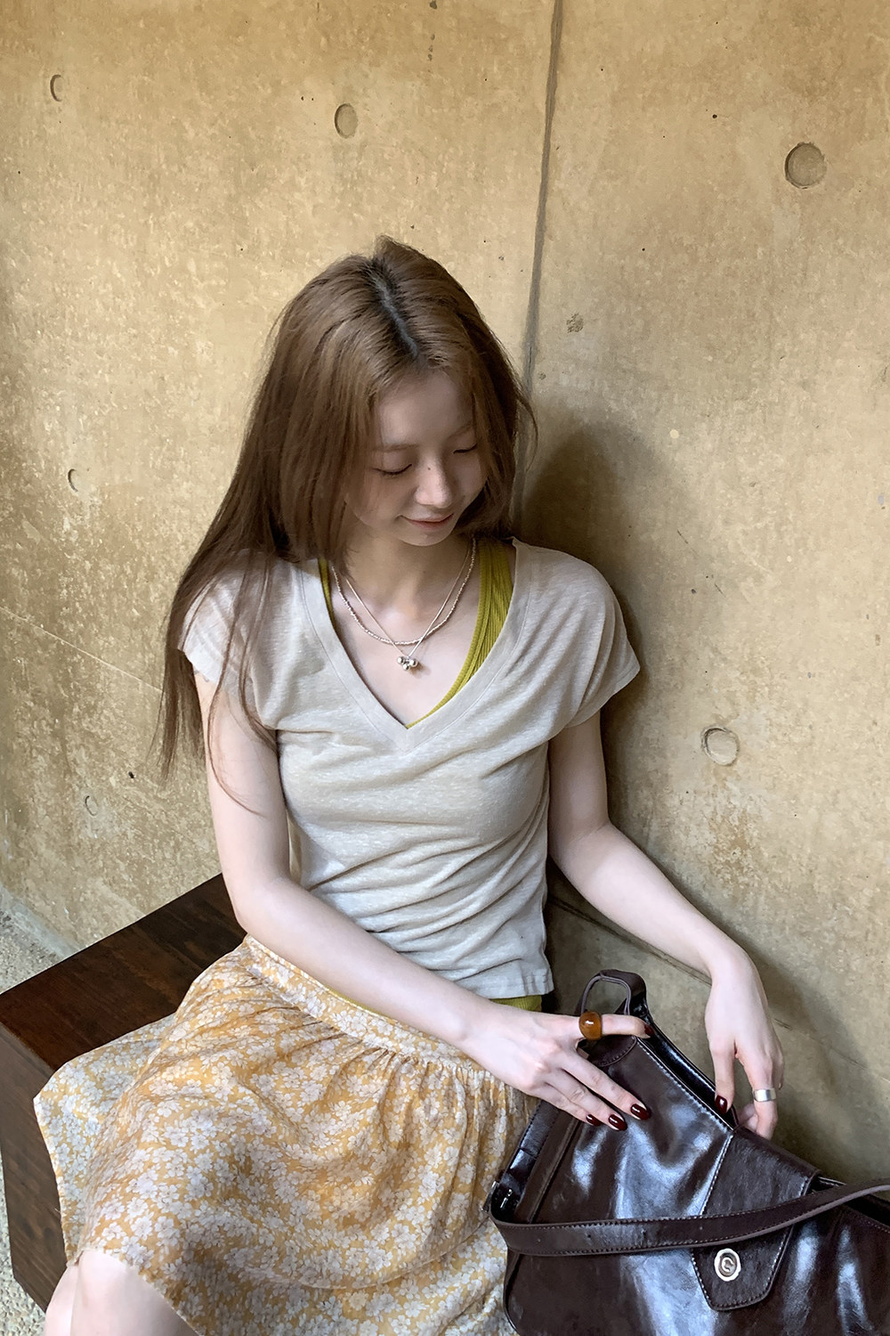 Hellooo Eat эластичная приталенная футболка с V-образным вырезом из полиэстера и льна