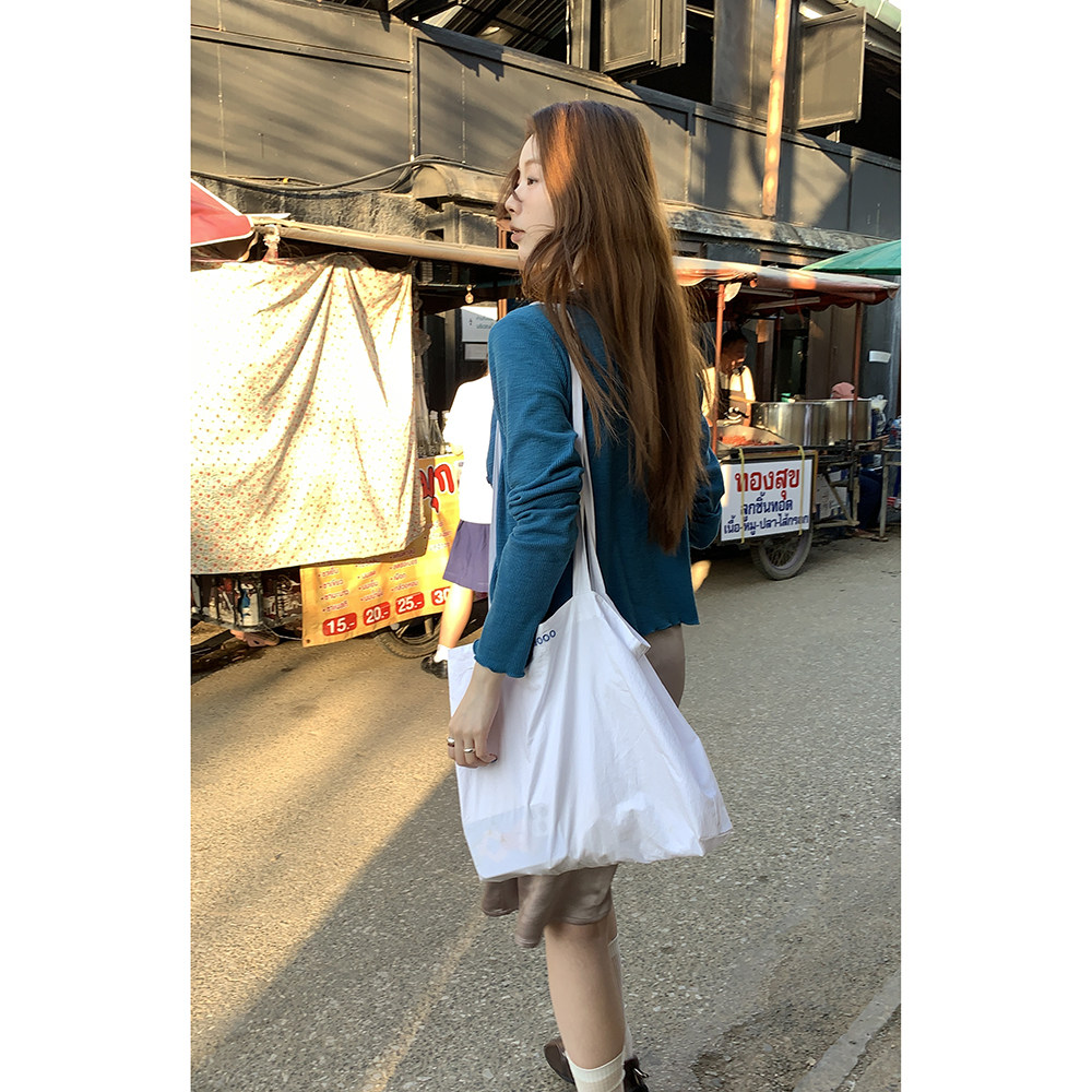 HelloooEat вязаная кофта с V-образным вырезом и длинными рукавами, весенняя коллекция 2025, корейский стиль, деловая модель с вертикальными полосами