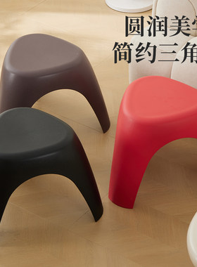 塑料凳子特厚家用客厅简约可叠放商用等位椅子北欧胶板凳三角高凳
