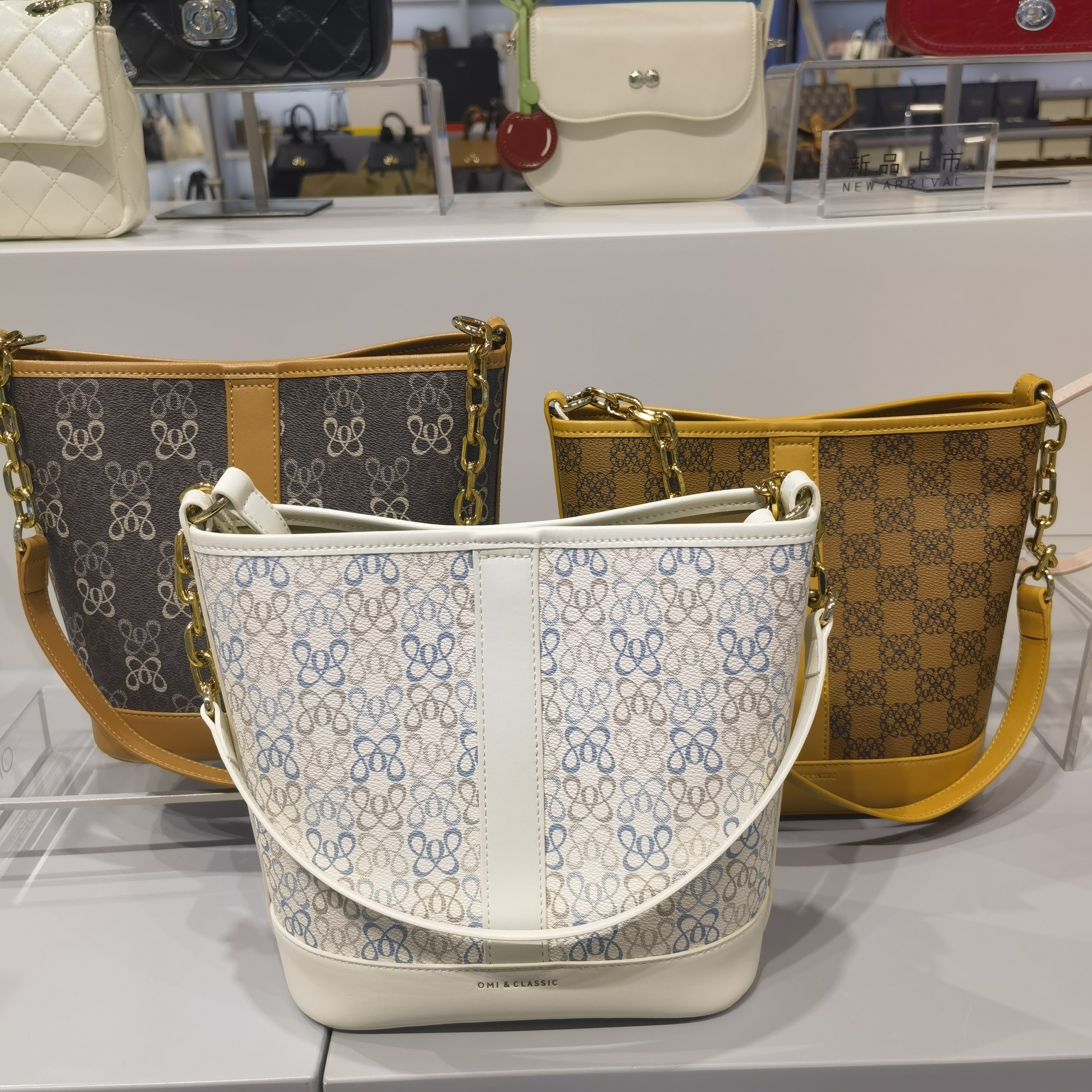 OMI欧米箱包箱包新款时尚印花休闲潮流女士斜挎桶包