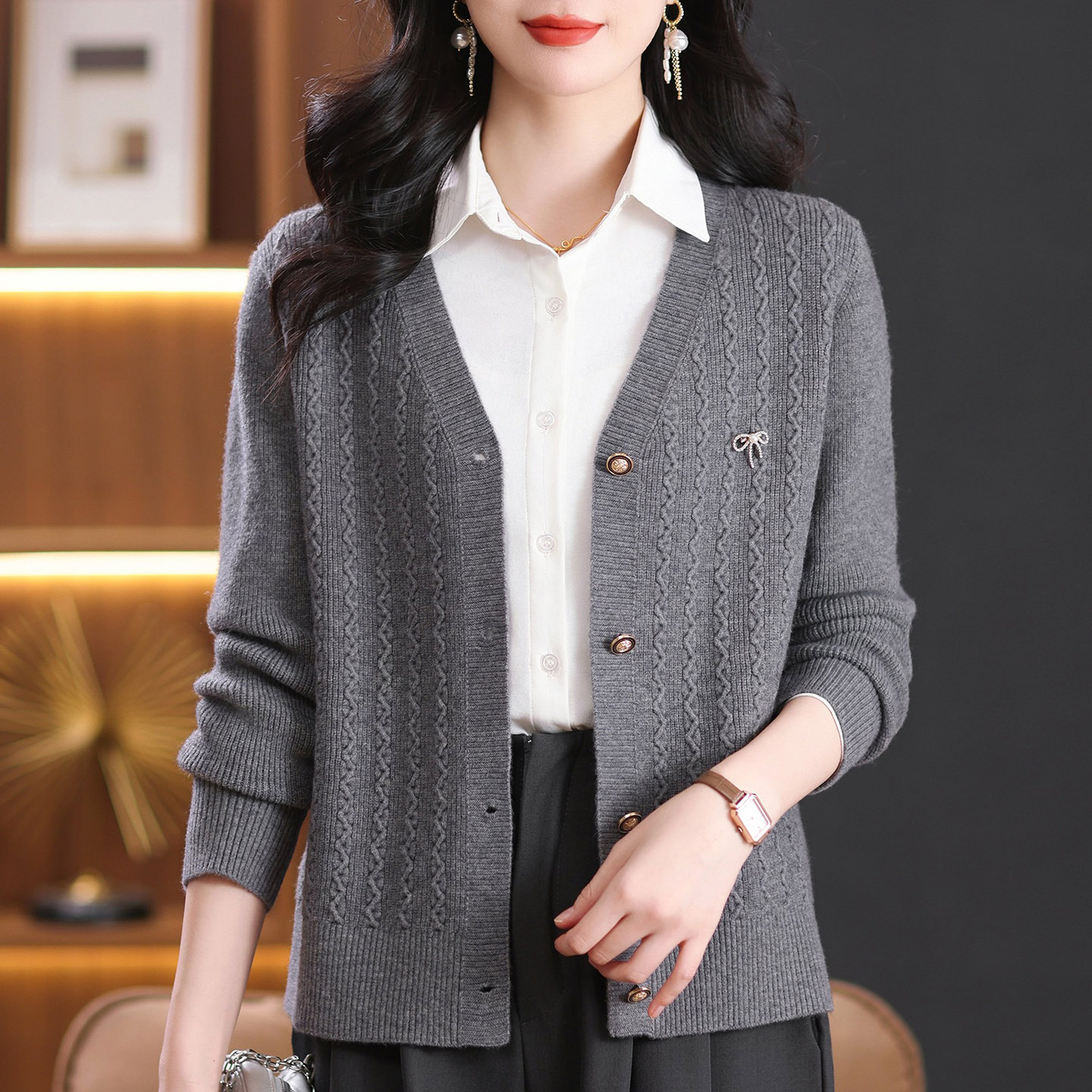 妈妈针织开衫女士2025春秋新款超漂亮短款上衣灰色毛衣小个子外套