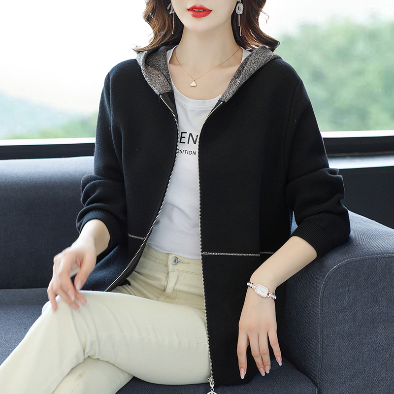 时尚减龄宽松休闲短款上衣洋气