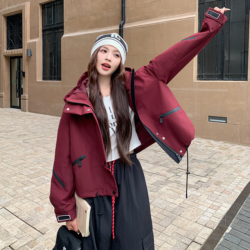 美式安可拉红短款连帽冲锋衣外套女春秋2025新款超好看高级感夹克,女装短外套,2C301