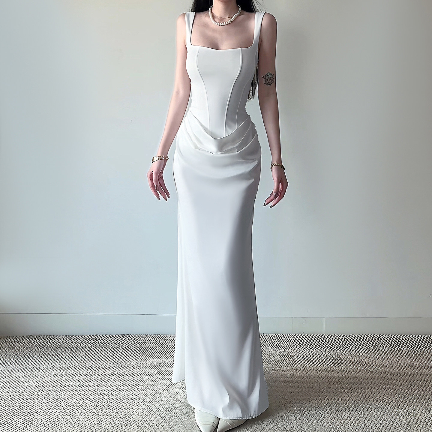 INSTUNNING法式方领束腰吊带连衣裙女高级感白色收腰气质包臀长裙