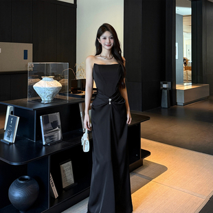 高级感黑色抹胸缎面连衣裙女名媛生日宴会晚礼服裙性感鱼骨抹胸裙