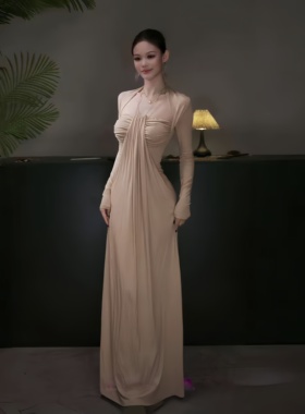 instunning高级感一字肩抹胸连衣裙女秋季新款不规则兜兜挂脖长裙