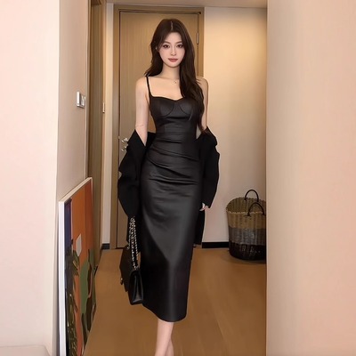 高级感黑色吊带皮裙连衣裙女