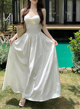 2025初夏穿搭白色吊带连衣裙女夏季海岛度假风收腰气质a字裙长裙