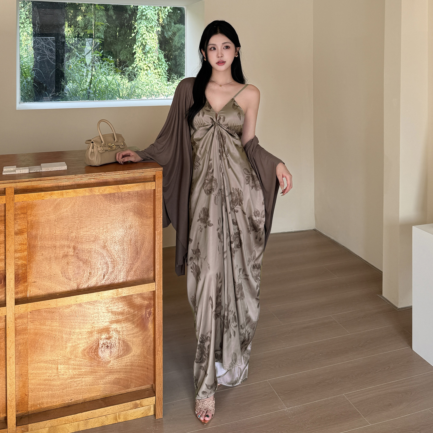 千金感吊带连衣裙女2025新款