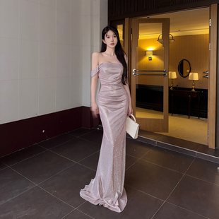 粉色闪闪一字肩敬酒礼服裙女高级感收腰鱼尾裙生日气质晚礼服长裙