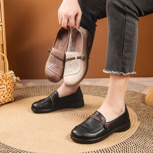 新款夏季妈妈鞋凉鞋舒适软底中年镂空防滑中老年人女鞋平底洞洞鞋